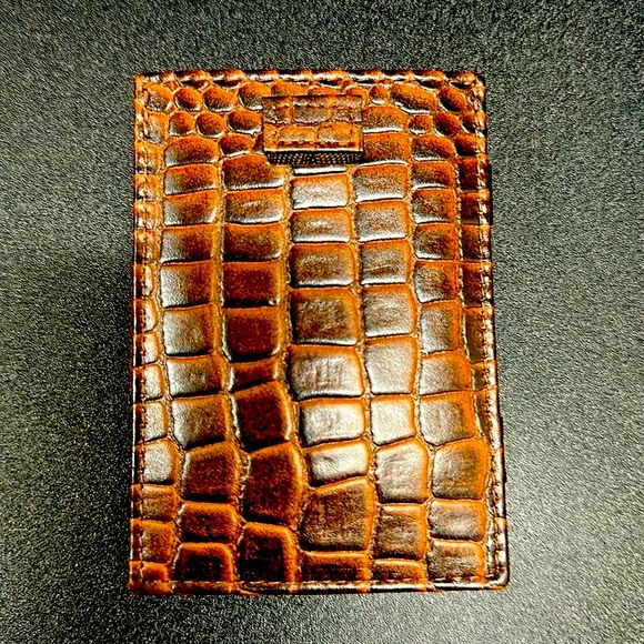 New Garzini majic wallet in brown color made of Croc leather up for sale. - Picture 5 of 7
